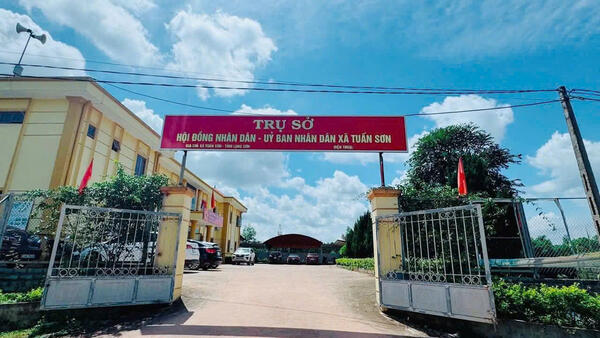 Hội nghị tiếp xúc cử tri tại thôn Voi Xô, xã Tuấn Sơn, tỉnh Lạng Sơn