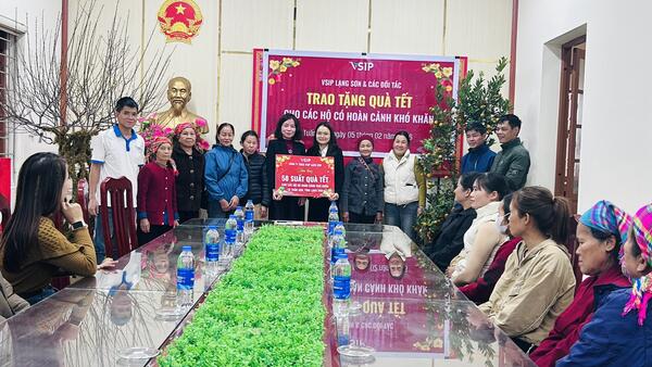 VSIP LẠNG SƠN TRAO QUÀ TẾT CHO CÁC HỘ KHÓ KHĂN TRÊN ĐỊA BÀN XÃ TUẤN SƠN