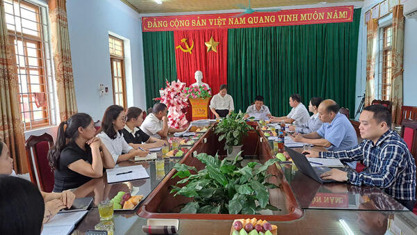ĐOÀN GIÁM SÁT CỦA THƯỜNG TRỰC HĐND XÃ VỀ VIỆC THỰC HIỆN CÁC KHOẢN THU CHI TẠI TRƯỜNG THCS MINH HÒA
