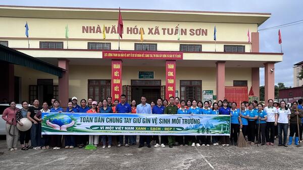 XÃ TUẤN SƠN RA QUÂN HƯỞNG ỨNG PHONG TRÀO " TOÀN DÂN CHUNG TAY BẢO VỆ MÔI TRƯỜNG, VÌ MỘT VIỆT NAM XANH - SẠCH- ĐẸP"