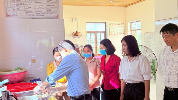 ĐOÀN KIỂM TRA CỦA TỈNH KIỂM TRA ATTP TẠI XÃ TUẤN SƠN