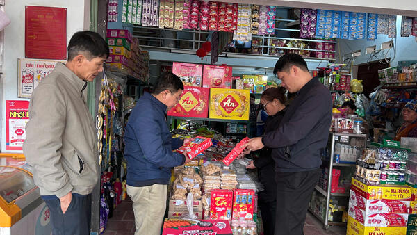 XÃ TUẤN SƠN KIỂM TRA ATTP NHÂN DỊP TẾT NGUYÊN ĐÁN VÀ LỄ HỘI XUÂN 2026