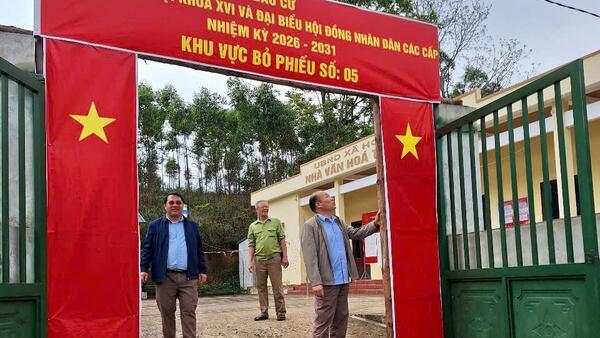 XÃ TUẤN SƠN KIẾM TRA CÔNG TÁC CHUẨN BỊ PHỤC VỤ BẦU CỬ TẠI CÁC ĐIỂM BỎ PHIẾU