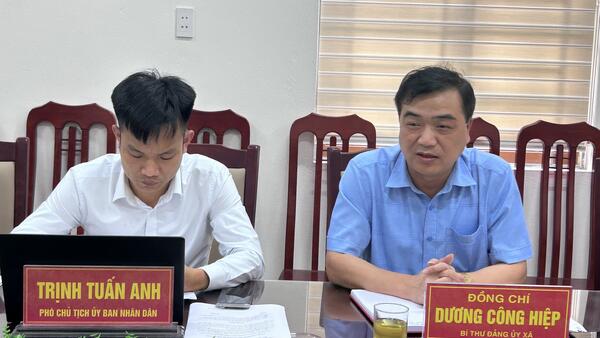 ĐỒNG CHÍ BÍ THƯ ĐẢNG ỦY XÃ TUẤN SƠN TIẾP CÔNG DÂN ĐỊNH KỲ