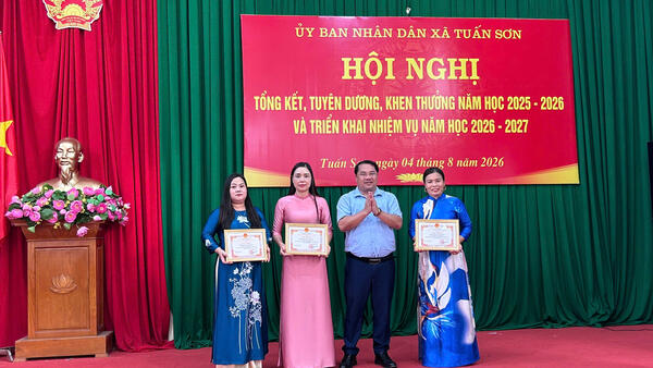 XÃ TUẤN SƠN TỔNG KẾT, TUYÊN DƯƠNG, KHEN THƯỞNG NĂM HỌC 2025-2026 VÀ TRIỂN KHAI NHIỆM VỤ NĂM HỌC 2026-2027
