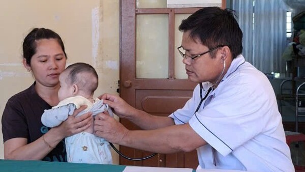 TRẠM Y TẾ XÃ TUẤN SƠN, TỈNH LẠNG SƠN TỔ CHỨC KHÁM SỨC KHỎE CHO TRẺ EM DƯỚI 2 TUỔI